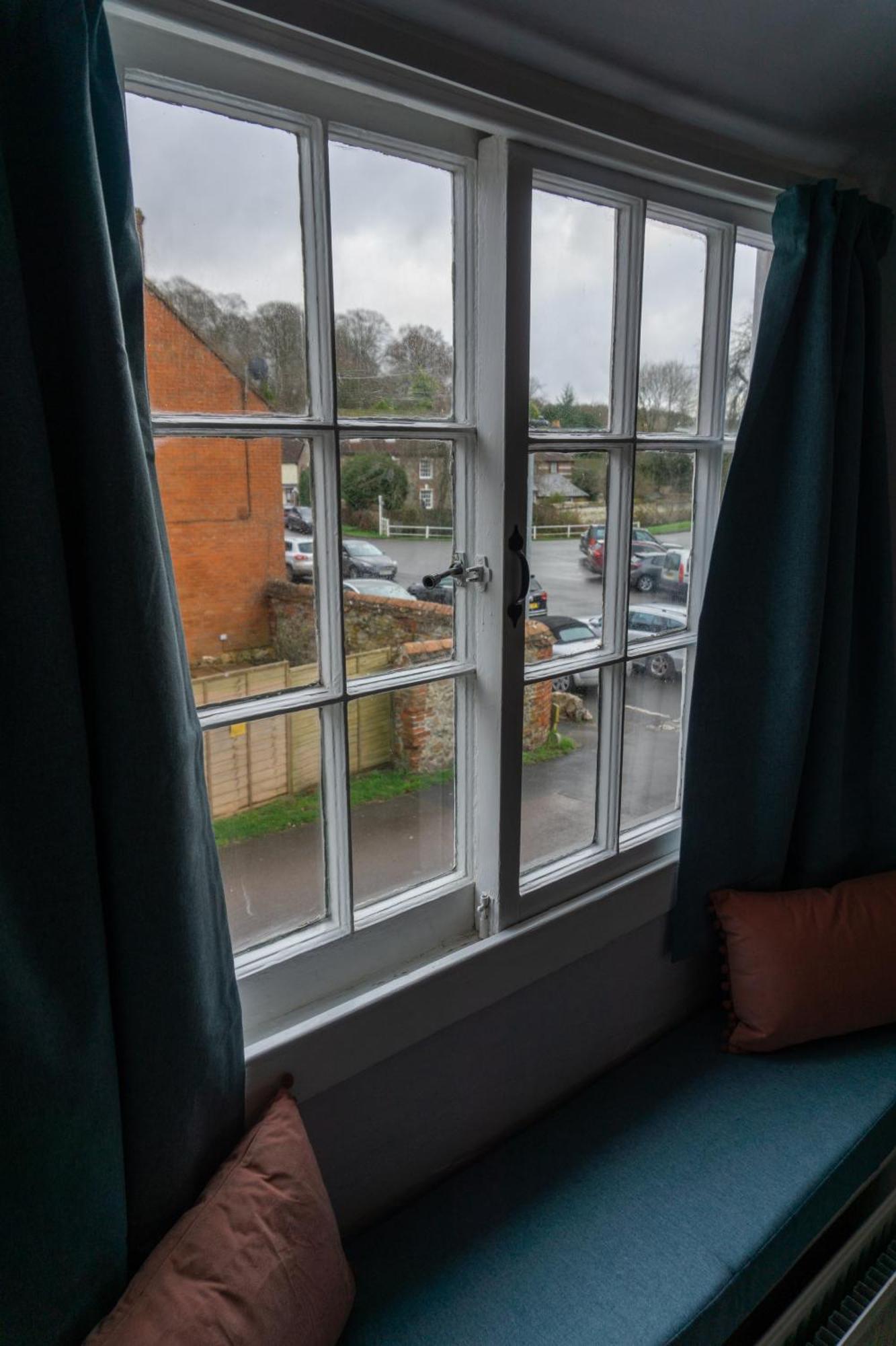 The Crown Aldbourne Hotel Exterior photo